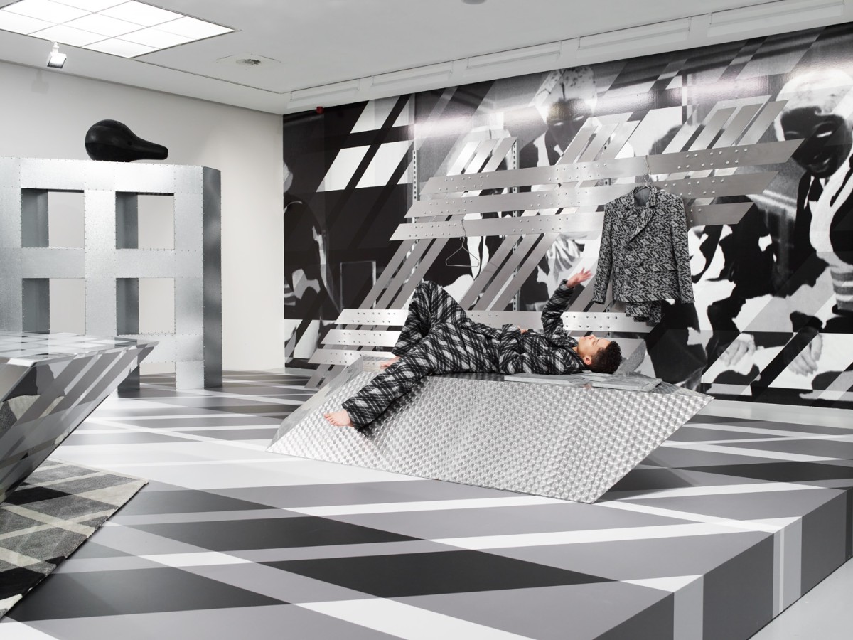 Anthea Hamilton: Mash Up at Muhka 2022 - View of the performance in the exhibition space