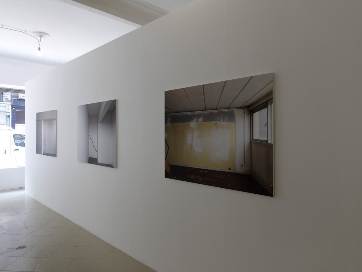 Apartment, Wall (2011) - Exhibition view at Etablissement d’en face, Brussels