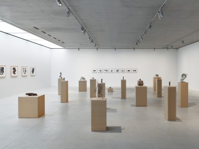 View of Christopher Wool's inaugural exhibition on the first floor of the St-Georges Gallery of Xavier Hufkens - 