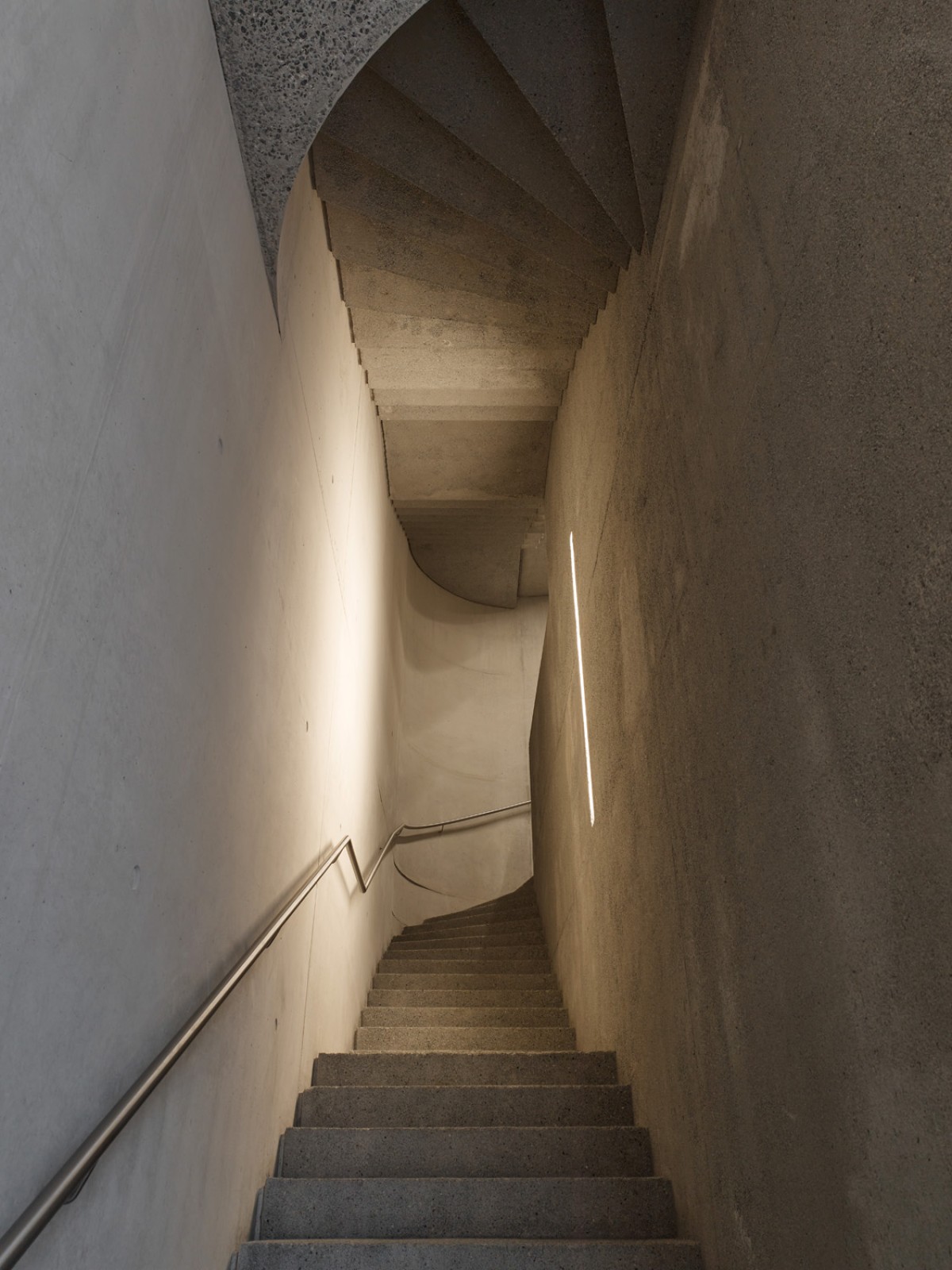 Staircase towards the second floor of the St-Georges Gallery of Xavier Hufkens - 