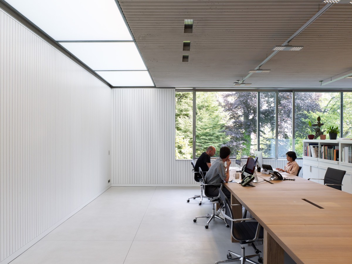 Office space on the second floor of the St-Georges Gallery of Xavier Hufkens - 