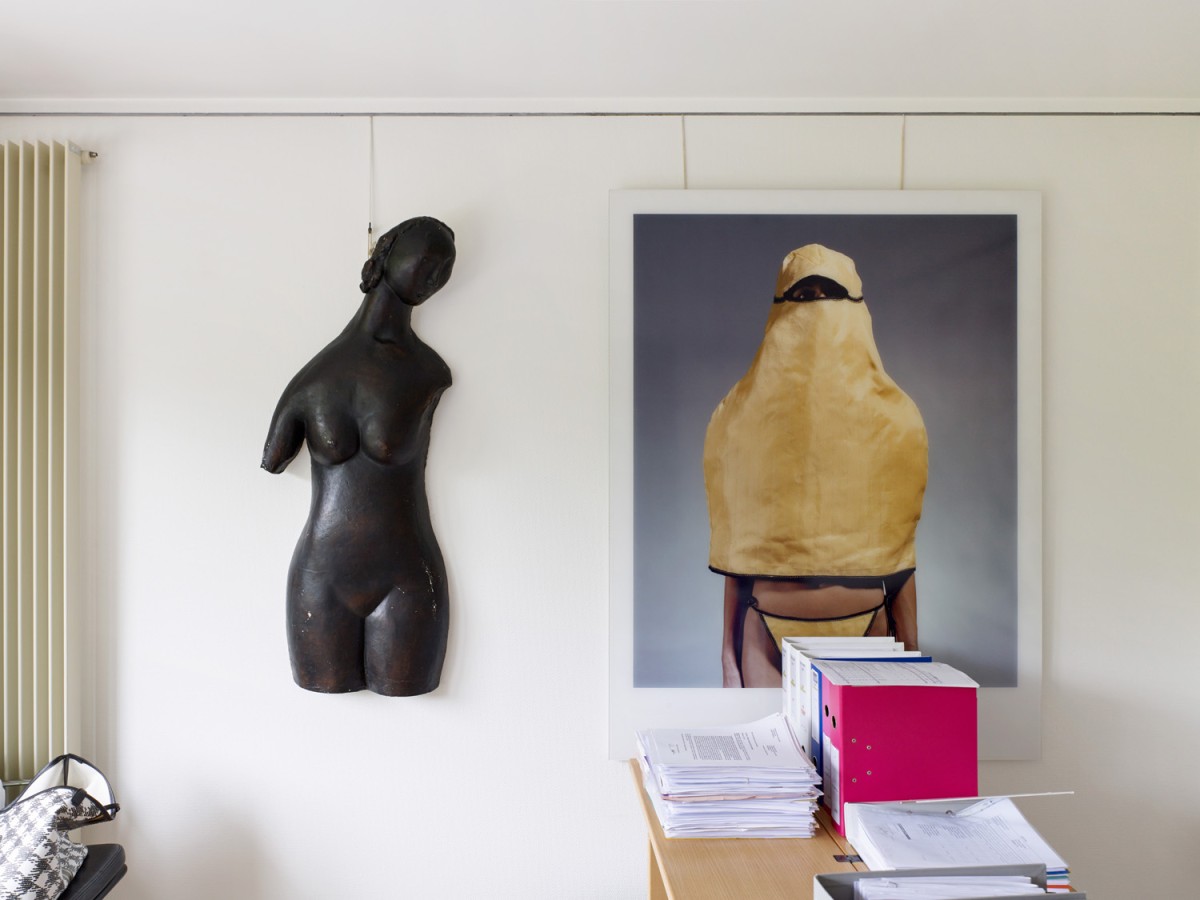 Constant Permeke, Niobe Alicia Framis, Naia in anti-dog, Hussein Chalayan, 2002 - Installation view Brugge, The Office