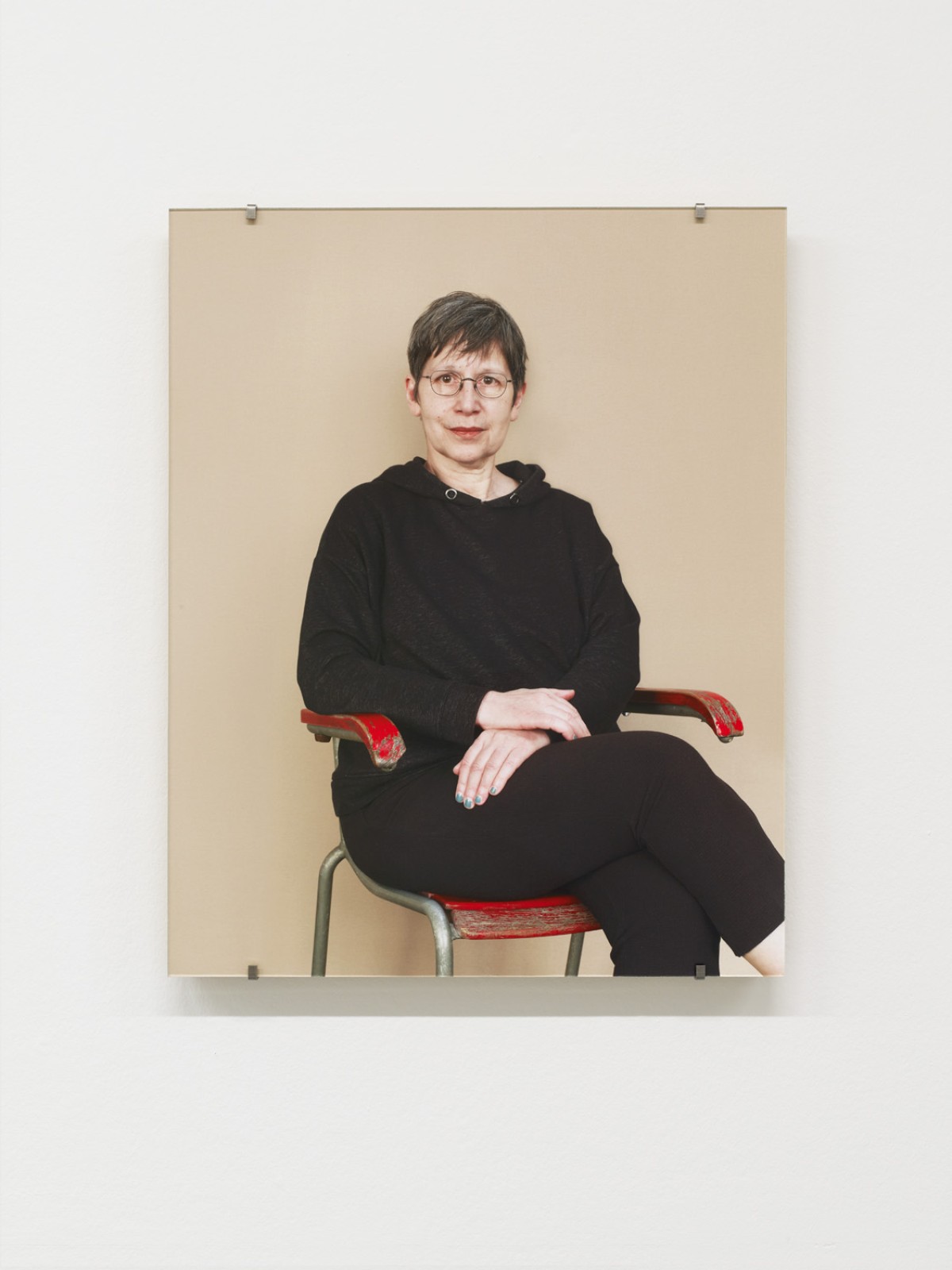 Sylvie Eyberg, 2023 by Kristien Daem - Fine Art Inkjet Paper, 50 x 40 cm, mounted on multiplex panels with metal hooks
behind Perfect White Art Glass