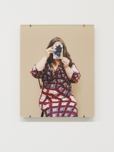 Melissa Gordon, 2023 by Kristien Daem - Fine Art Inkjet Paper, 50 x 40 cm, mounted on multiplex panels with metal hooks
behind Perfect White Art Glass