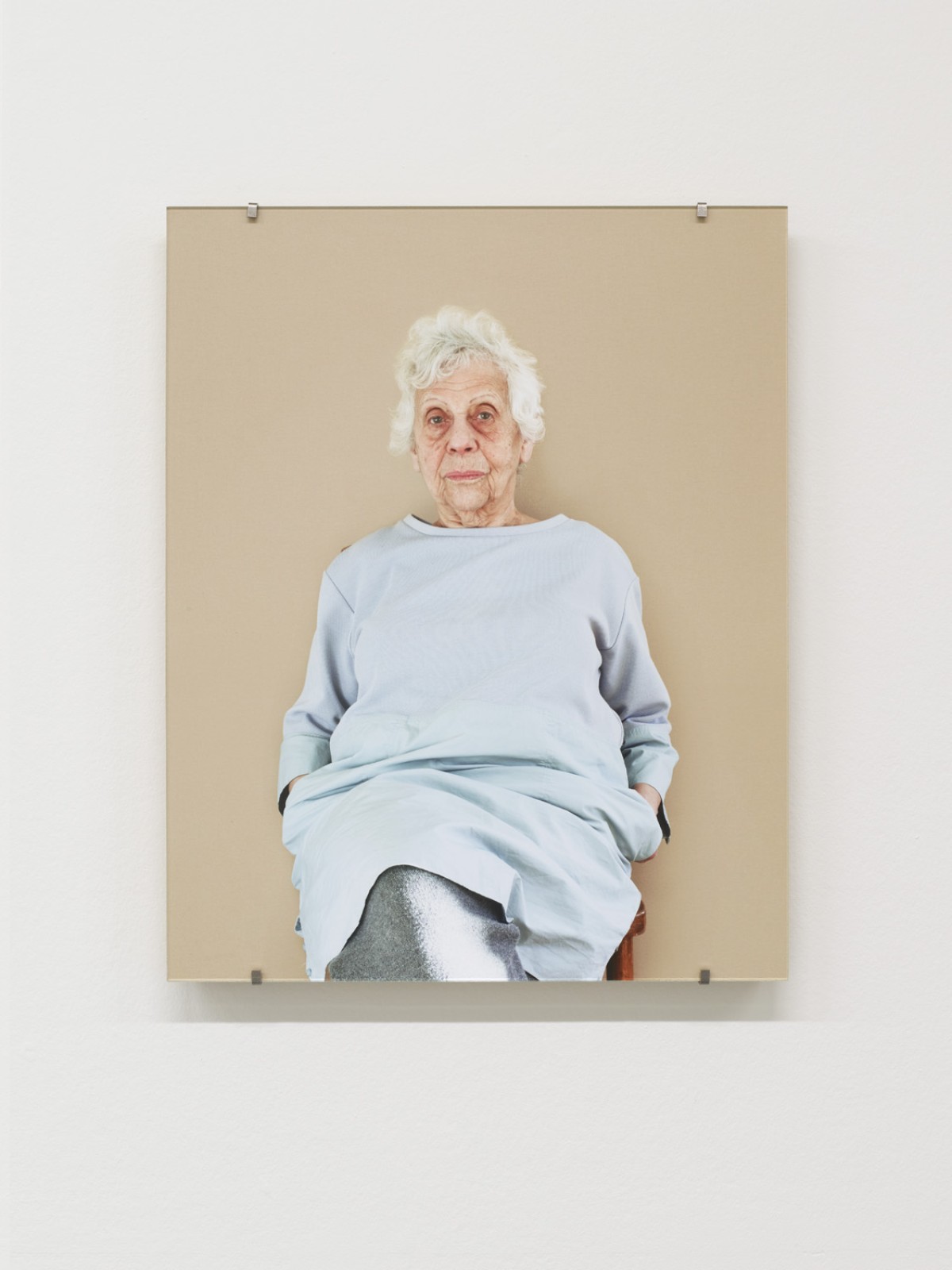 Marianne Berenhaut, 2023 by Kristien Daem - Fine Art Inkjet Paper, 50 x 40 cm, mounted on multiplex panels with metal hooks
behind Perfect White Art Glass